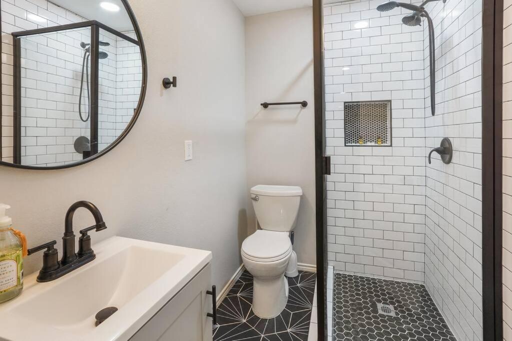Cozy Two Bedroom Home Minutes From Downtown! Houston Eksteriør bilde