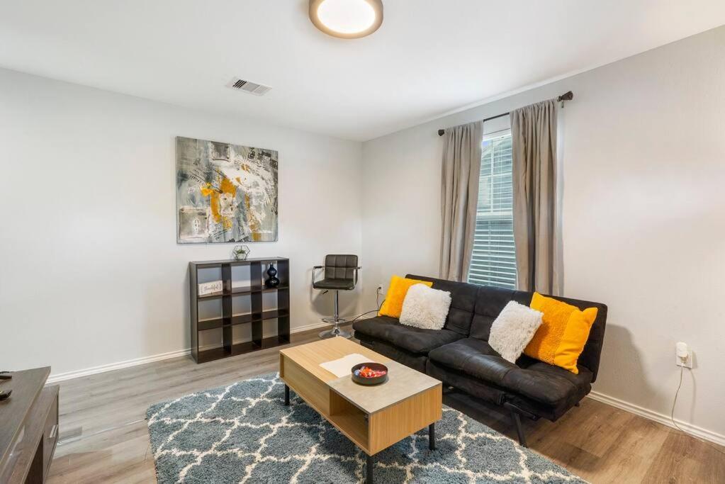 Cozy Two Bedroom Home Minutes From Downtown! Houston Eksteriør bilde